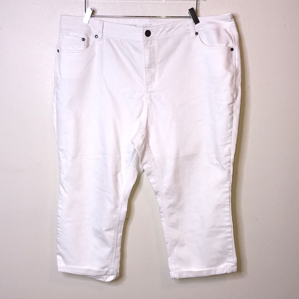 Avenue Denim white capri sz 20